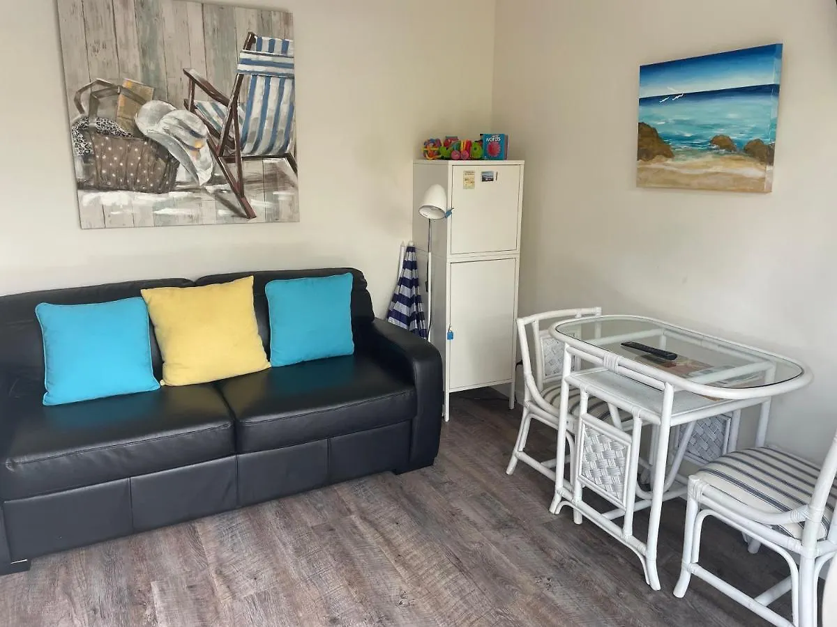 Tropical Suite Private Central Buddina Style Australia