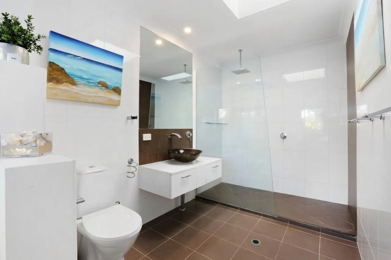 Tropical Suite Private Central Buddina Style Australia