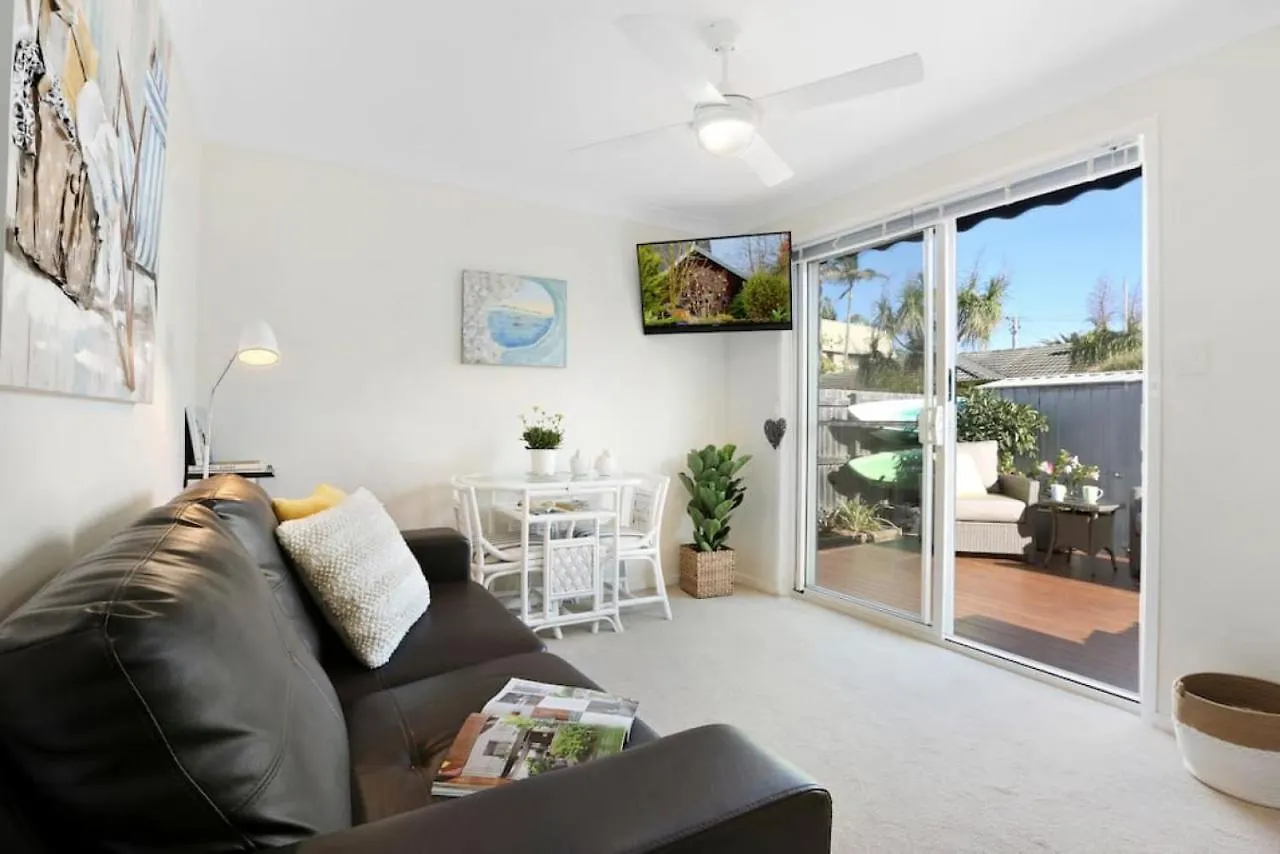 Tropical Suite Private Central Buddina Style Apartment