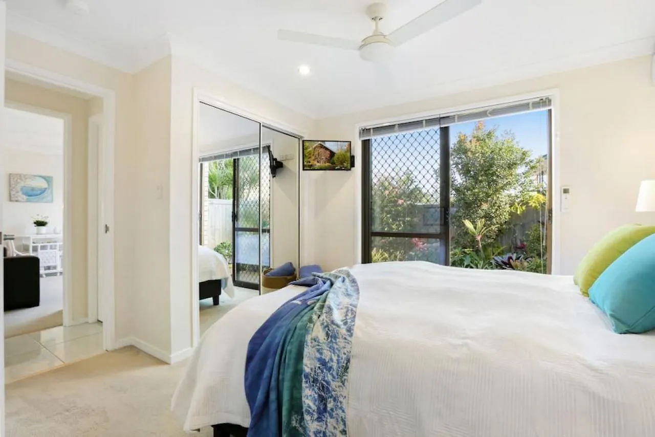 Apartment Tropical Suite Private Central Buddina Style