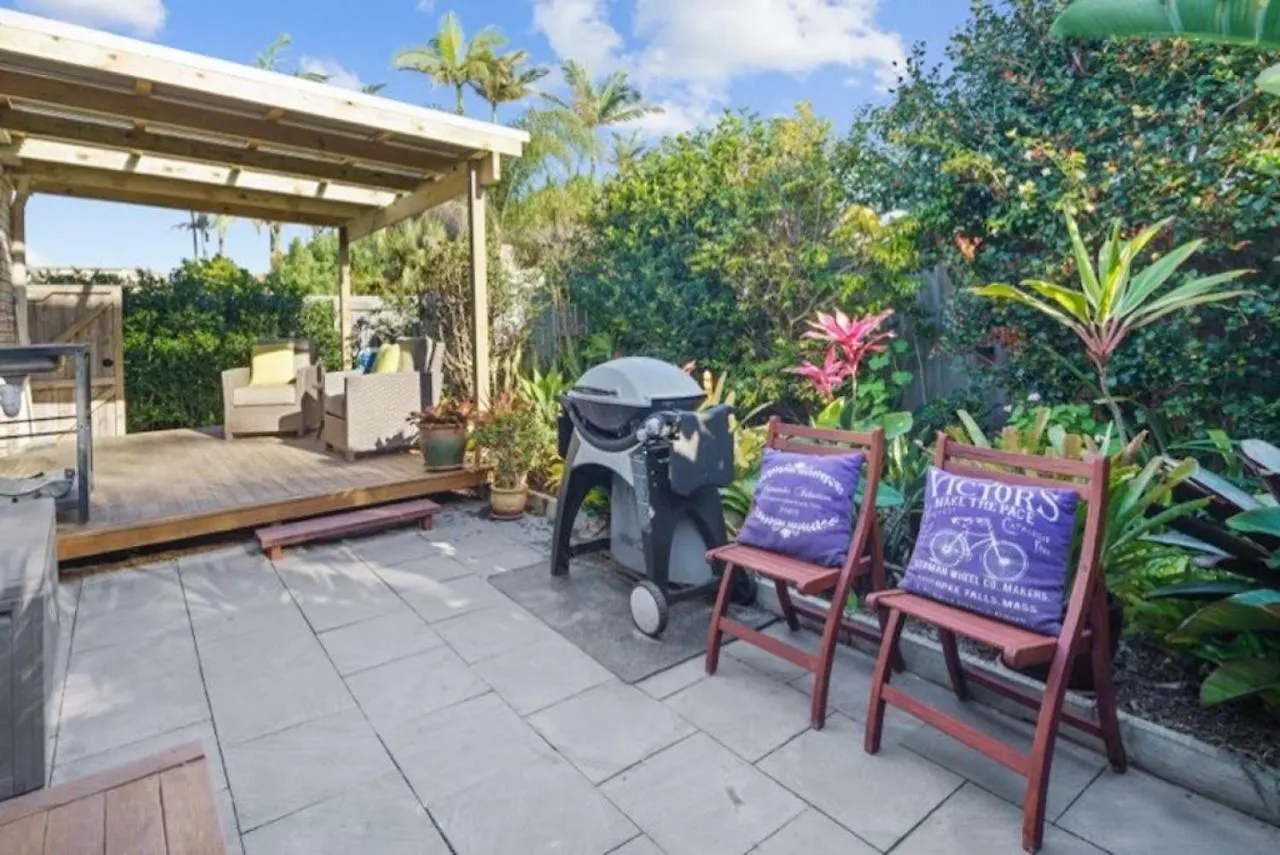 Tropical Suite Private Central Buddina Style Apartment