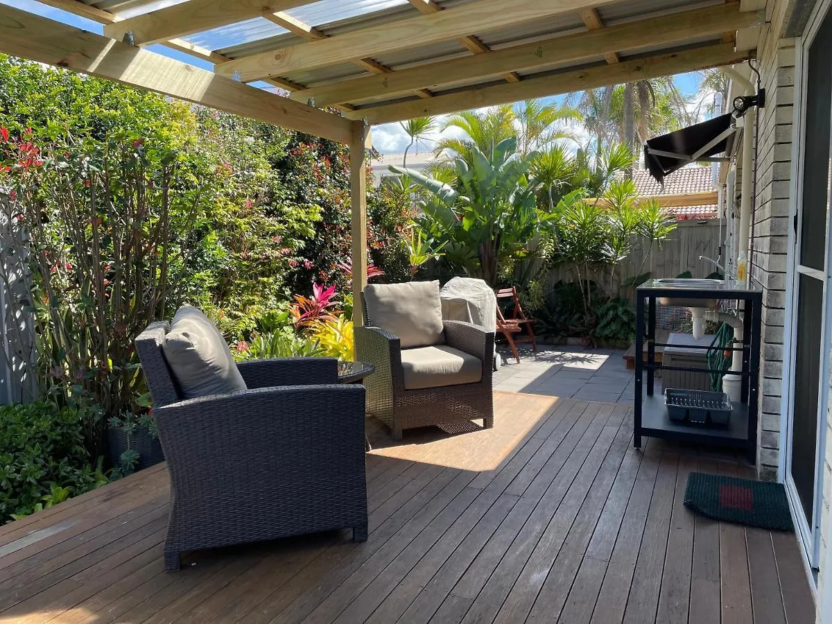 Apartment Tropical Suite Private Central Buddina Style